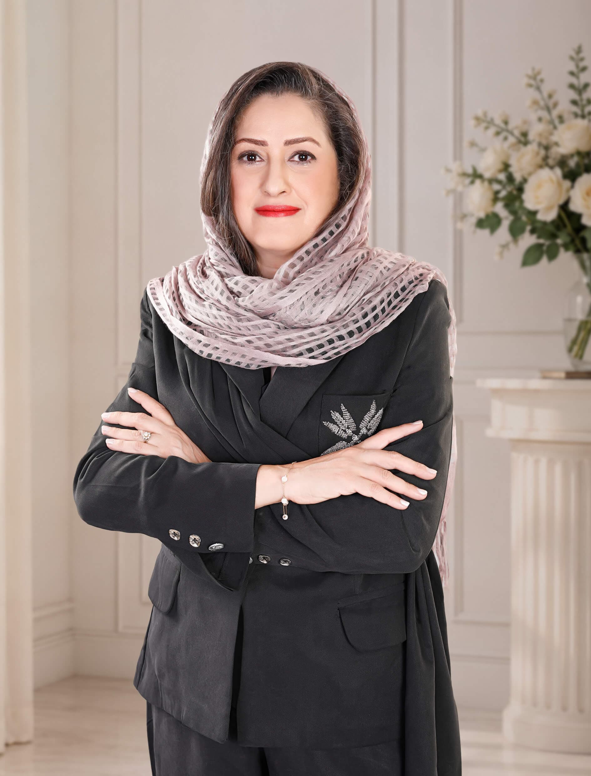 آفرین صناعی، نماینده بیمه پارسیان